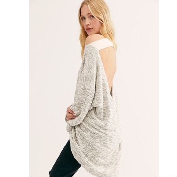 Free People Sweaters - FREE PEOPLE BEACH Pullover Sweater Cut Out back